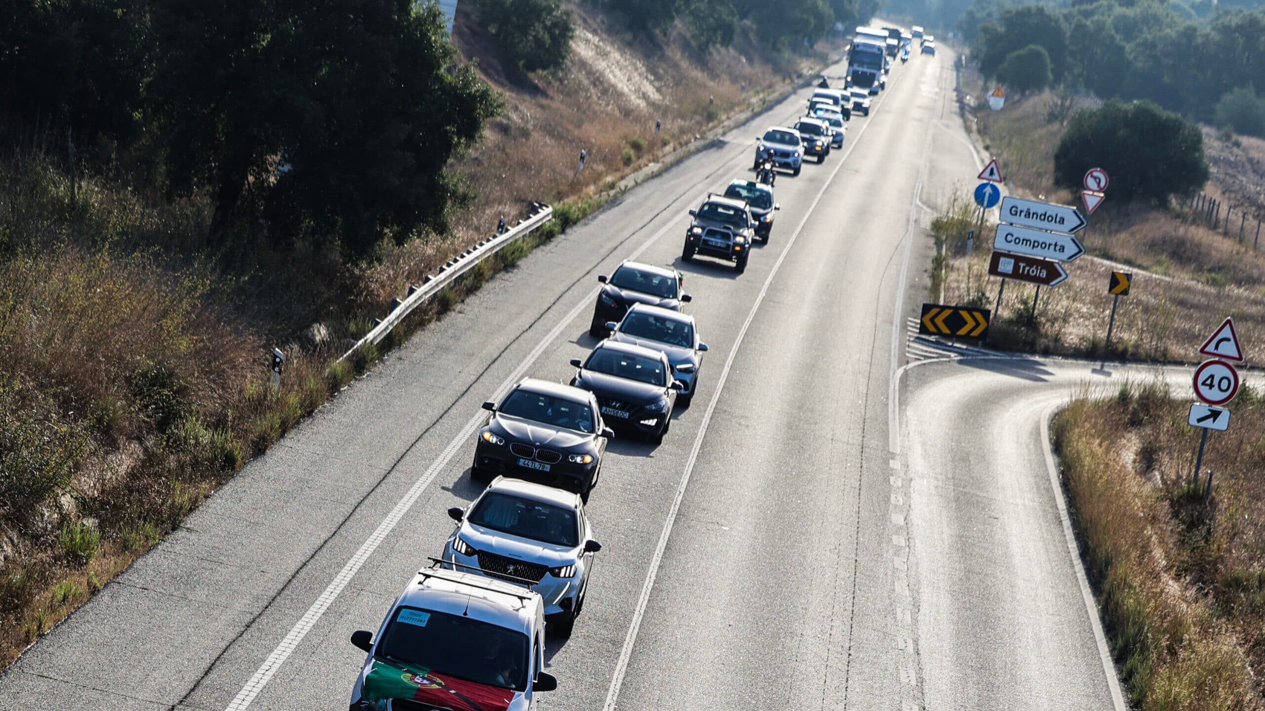 Fuel. Motorists in a slow-moving protest on the access road to the Galp refinery in Sines