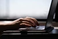 Employee accused of embezzling thousands of euros from a parish council in Famalicão
