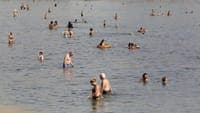Sand replenishment and man dead: Costa da Caparica beach closed after 'bathing incidents'