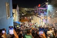 São João, São João, São João, give me a balloon to play with - but only between 21:45 and 1:00