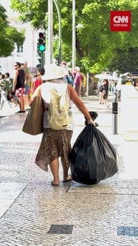 “If Volta ends, I’ll have nothing”: Maria searches for bottles to afford a meal