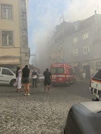 Fire breaks out in a building under renovation in Alfama