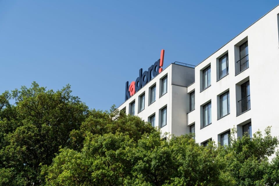 Kadora awards four housing scholarships to students in Portugal and Spain