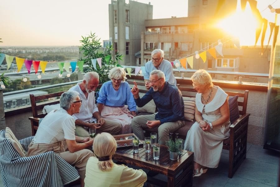 Seniors in Portugal support families but prioritise leisure, study reveals