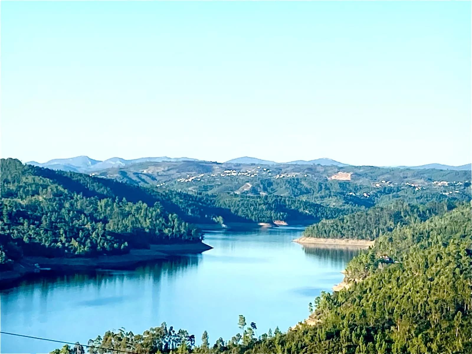 5 dams in Portugal to enjoy the summer with river beaches and nature