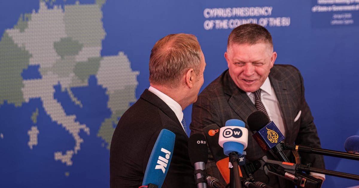 Tusk celebrates ‘no Russians in the room’ at EU summit — then winks at Fico