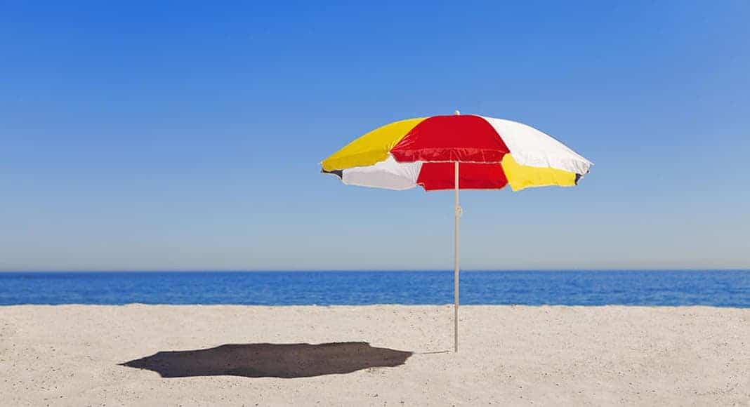 DECO wades into Portugal’s sun umbrella controversy