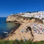 Carvoeiro tests new method to tackle invasive algae