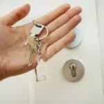 Teachers give up Algarve posts over housing costs
